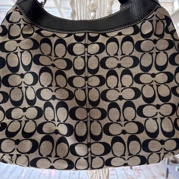 Vintage Coach bag  3 compartments.   Measured 10”h x 14”w x4”d - Picture 4 of 9